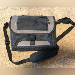 Targus Laptop Messenger Bag Black Gray Adjustable Strap Multiple Pockets